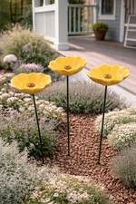 Lade das Bild in den Galerie-Viewer, Blüte Mohnblume Gartenstecker Insektentränke Ø8/8,5/10cm Stab 48cm Keramik gelb 3fach sort. Stecker Blütenstecker Garten
