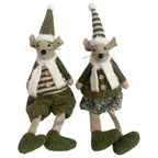 Maus Fily 2-fach sortiert – 9,5 x 6,5 x H 39 cm – Polyester – Dekorative Mausfigur mit hängenden Beinen – Weihnachts- & Winterdeko