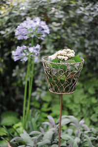 Korb am Stab Pflanzkorb Metall braun/creme Pflanzschale Shabby Gartendeko Ø20cm H117cm