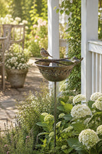 Lade das Bild in den Galerie-Viewer, Futterplatz Metall antik/grün Vintage Ø20x17cm H10cm L95cm  Futterstation Vogelbad Gartenstecker Stecker
