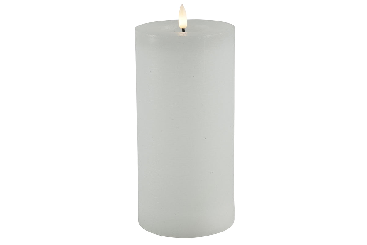 LED Stumpenkerze Rustikal Weiss Ø 10 cm – Indoor LED Kerze mit warmweißem Flammeneffekt, Timer & Fernbedienungsfunktion – 3 Größen wählbar – Echt Wax– 2x AA Batterien