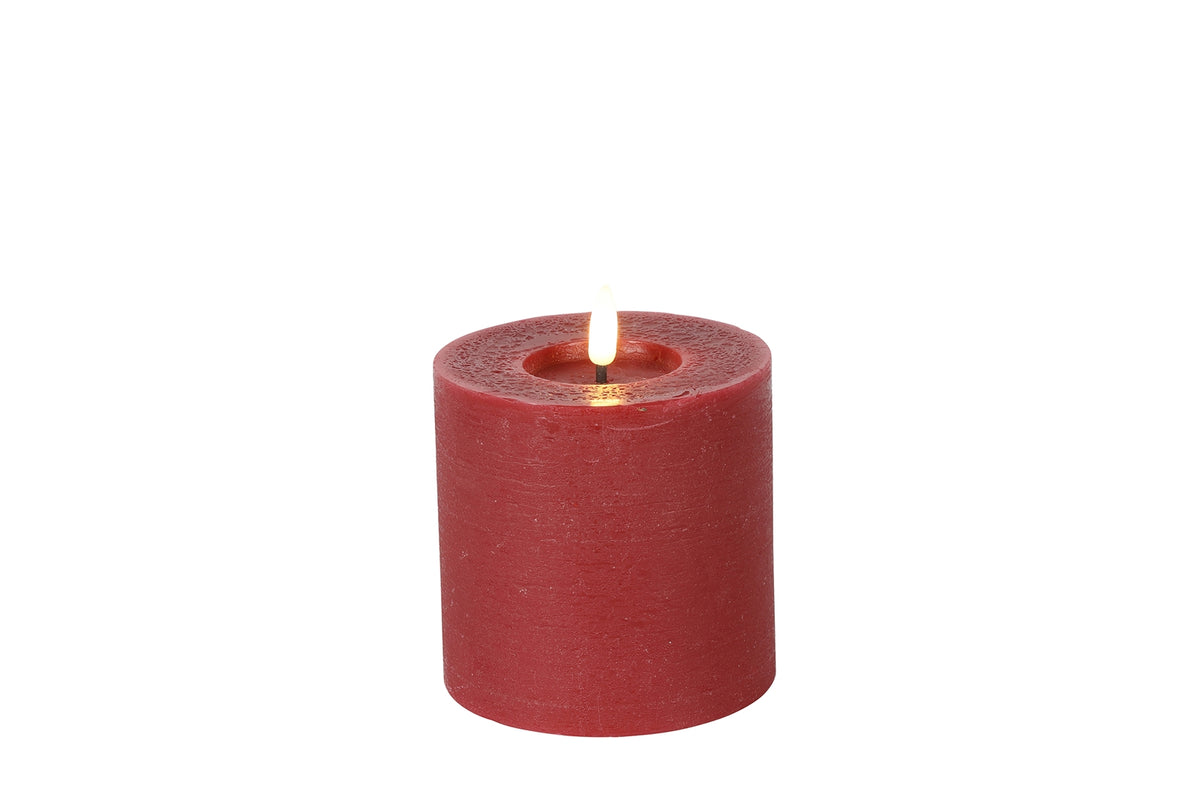 LED Stumpenkerze Rustikal Rot Ø 10 cm H 10/15/20 cm – Indoor LED Kerze mit warmweißem Flammeneffekt, Timer & Fernbedienungsfunktion – 3 Größen wählbar – Echt Wax– 2x AA Batterien
