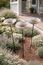 Lade das Bild in den Galerie-Viewer, Blüte Mohnblume Gartenstecker Insektentränke Ø8/8,5/10cm Stab 48cm Keramik weiß 3fach sort. Stecker Blütenstecker Garten
