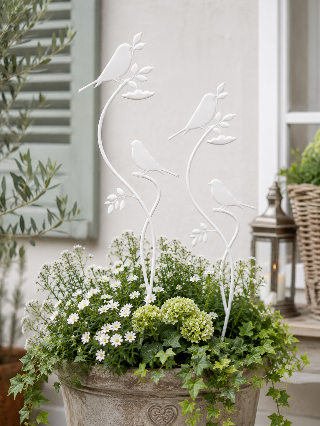 Gartenstecker Vogel 2er Set aus Metall weiß Design Gartendeko am Stab Dekorativer Vogelstecker für Garten, Balkon und Blumentopf B18cm H80 cm