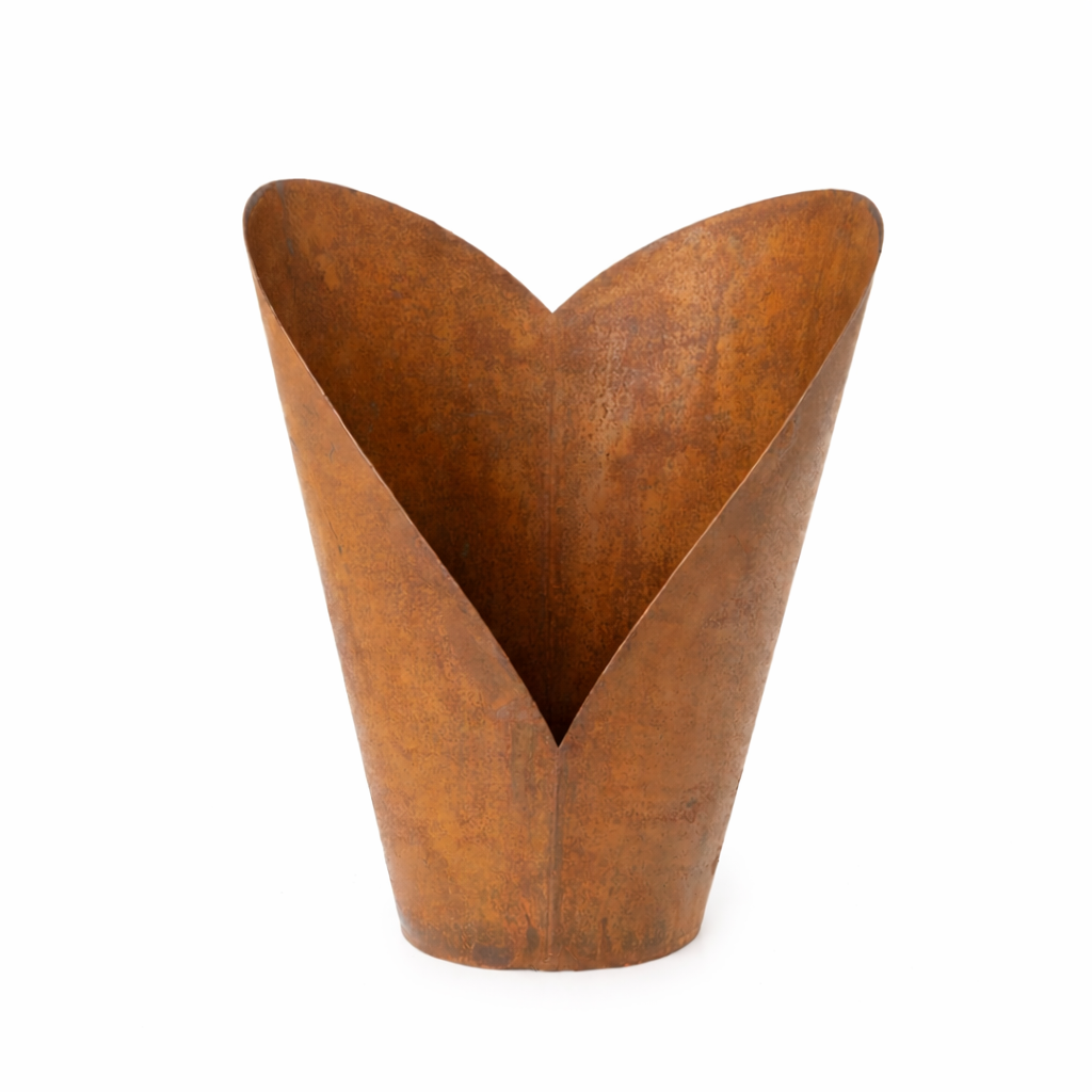 Rostfarbener Herzförmiger Metalltopf - Stilvolle Pflanzgefäß für Terrasse und Garten, Ø22cm, H26cm – Stilvolles Pflanzgefäß im industriellen Design, Garten