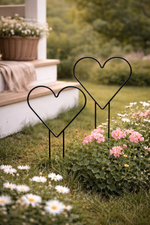 Lade das Bild in den Galerie-Viewer, Metall Herz Gartenstecker – 30 × H31 cm – Stablänge 15,5 cm – Schwarz – Deko Herz aus Metall für Garten &amp; Blumentöpfe
