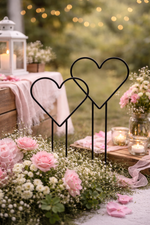 Lade das Bild in den Galerie-Viewer, Metall Herz Gartenstecker – 30 × H31 cm – Stablänge 15,5 cm – Schwarz – Deko Herz aus Metall für Garten &amp; Blumentöpfe
