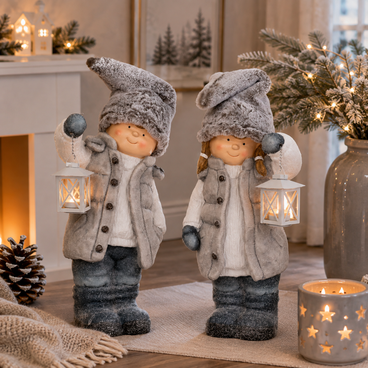 Winterkinder mit Laterne – dekorative Skulptur, 2-fach sortiert, Höhe 52 cm, grau/creme/blau, winterliche Weihnachtsfigur