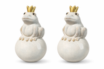 Lade das Bild in den Galerie-Viewer, Frosch Keramik auf Kugel creme mit goldener Krone 7,5cm H13,5cm Dekofigur für Garten Balkon &amp; Teich Gartenfigur 2erSet Gartendeko Froschkönig
