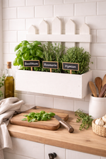 Lade das Bild in den Galerie-Viewer, Holz-Pflanzkasten Zaun-Optik weiß – 23 × 10 cm – Höhe 27 cm – Mit Folie ausgelegt – Dekorativer Kräuter- &amp; Blumenpflanzkasten
