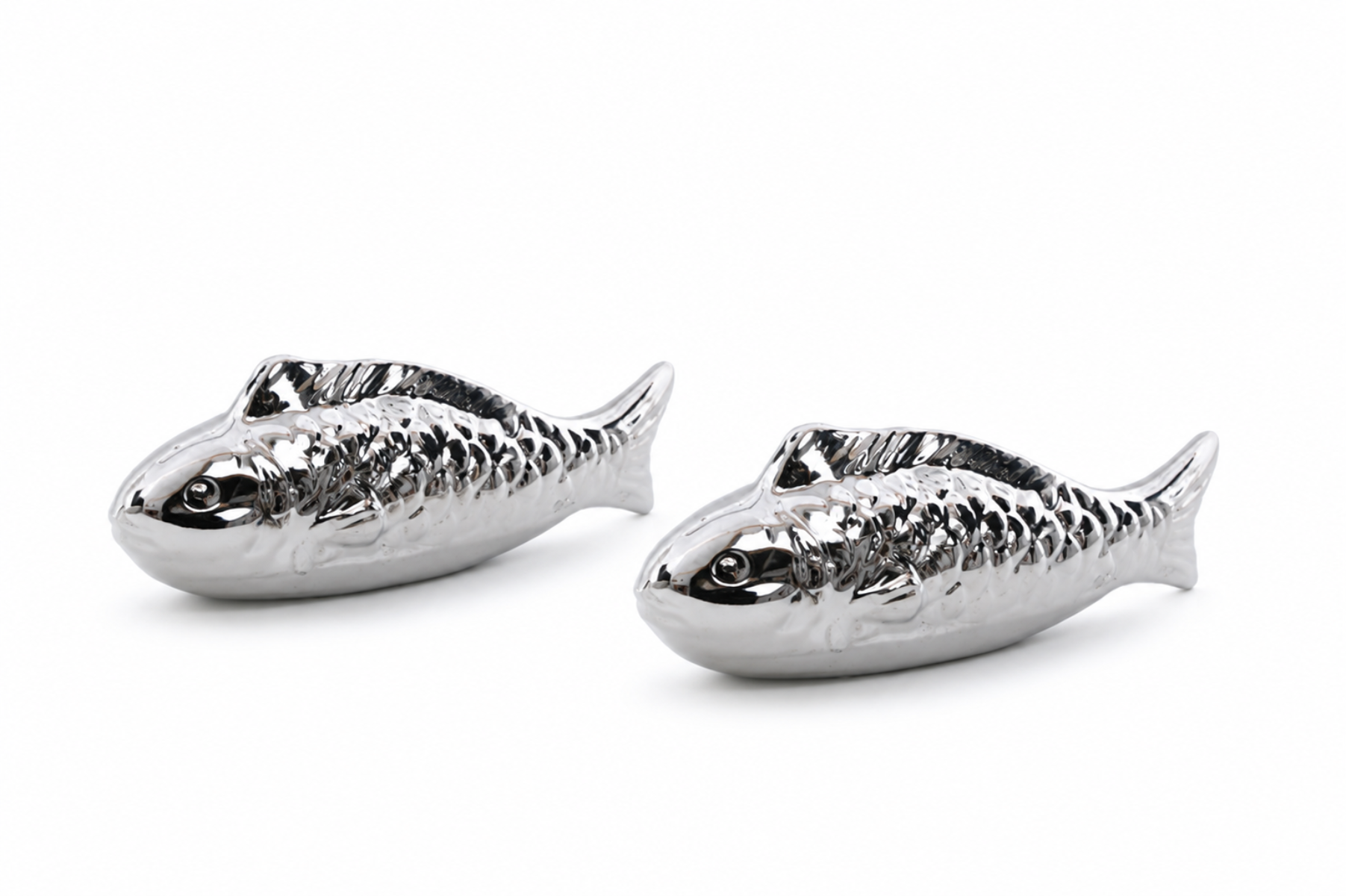 Porzellan Fisch schwimmend Silber 2er Set Dekofische für Miniteich, Wasserschale und Gartenteich 15,5 x4,5cm H6cm Maritime Gartendekoration für Terrasse und Balkon