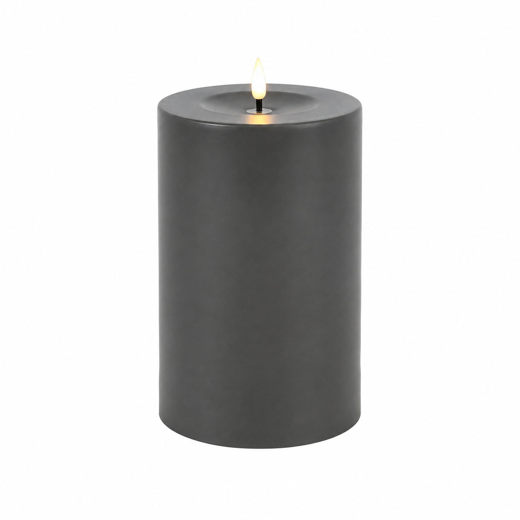 LED Stumpenkerze Patio Grau Ø 10 cm – Outdoor LED Kerze mit warmweißem Flammeneffekt, Timer & Fernbedienungsfunktion – 3 Größen wählbar – Kunststoff – 3x AA Batterien