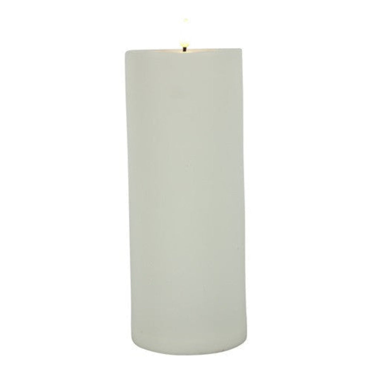 LED Stumpenkerze Patio Weiß Ø 10 cm – Outdoor LED Kerze mit warmweißem Flammeneffekt, Timer & Fernbedienungsfunktion – 3 Größen wählbar – Kunststoff – 3x AA Batterien