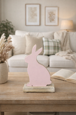 Lade das Bild in den Galerie-Viewer, Hase Mangoholz rosa/natur Skulptur Figur Holz Landhaus Ø13x6cm H19cm
