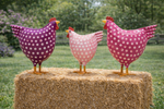 Lade das Bild in den Galerie-Viewer, Huhn Metall Deko 3farbig sort. H16cm + H23cm Figuren purple/rosa/pink Outdoor Dekoration Ostern 2Größen wählbar
