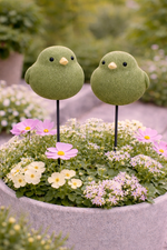 Lade das Bild in den Galerie-Viewer, Gartenstecker Vogel am Pick Keramik grün 2er Set Ø10cm H9,5cm + Stab 73cm Dekorativer Gartenstab mit Vogelmotiv
