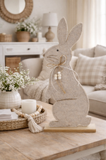 Lade das Bild in den Galerie-Viewer, Hase auf Holzbase natur/braun Filz H24+35cm Ostern Osterhase 2Größen wählbar
