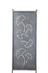 Stele mit Ginkgo Blättern grau H165 x B52 cm